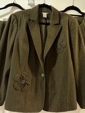 Olive Green 3pc Women’s suit  Blazer sz20 / pants Sz 22 /shirt sz 2x
